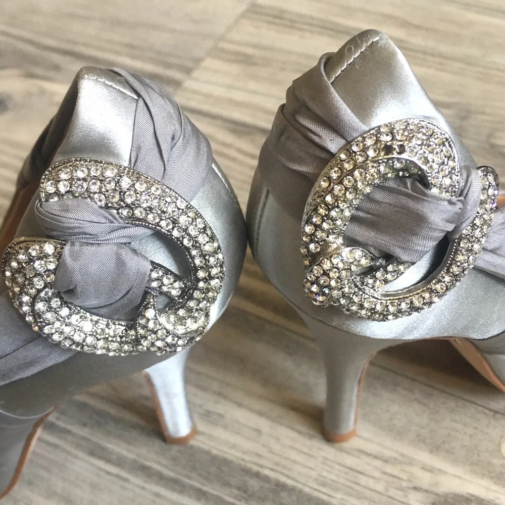 Badgley Mischka Designer Gray Satin Crystal Stone Embellished Stiletto Heels